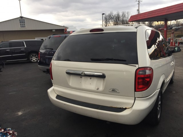 2001 Chrysler Town & Country Limited for sale at Mull's Auto Sales