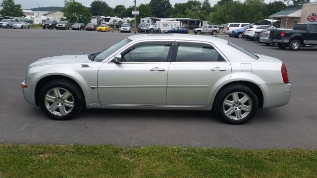 2006 Chrysler 300 C AWD for sale at Mull's Auto Sales