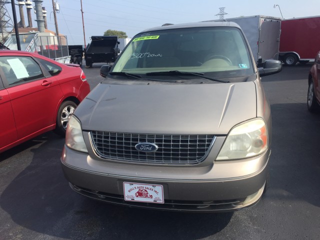 2005 Ford Freestar SEL for sale at Mull's Auto Sales