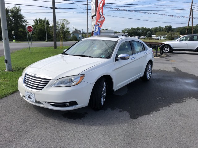 2011 Chrysler 200 Limited for sale at Mull's Auto Sales