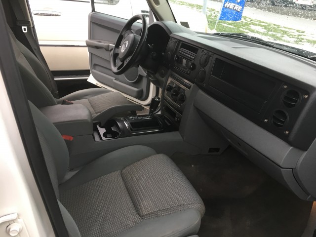 2006 Jeep Commander 4WD for sale at Mull's Auto Sales