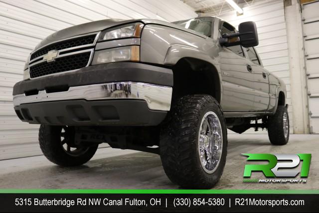 2004 GMC Sierra 2500HD SLE Crew Cab Short Bed 4WD for sale at R21 Motorsports